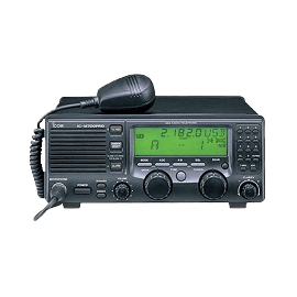 Radio Móvil  HF, 150 W PEP inferior a 24MHz, 60 W PEP superior a 24MHz, gran pantalla de matriz de puntos de fácil acceso.